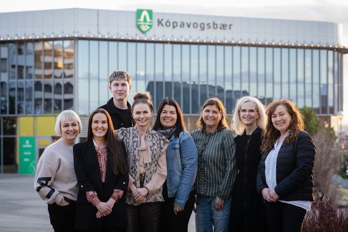 Á myndinni er samráðshópurinn. Frá vinstri: Kristgerður Garðarsdóttir, Amanda K.Ólafsdóttir, Óðinn Helgi Pálsson, Ásdís Kristjánsdóttir, Halla Björg Evans, Bergþóra Þórhallsdóttir, Ingibjörg Ýr Pálmadóttir og Anna Birna Snæbjörnsdóttir. Á myndina vantar Sigrúnu Bjarnadóttur og Zusönnu Buda.