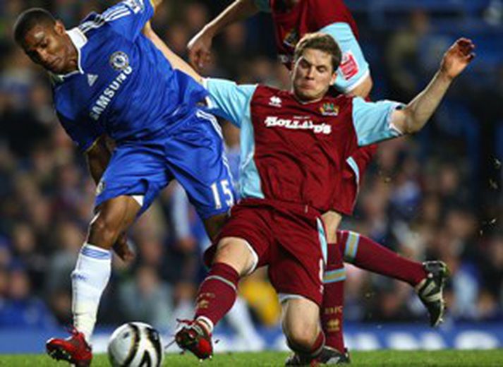 Jóhannes Karl í slagnum gegn Chelsea