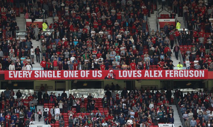 Minning Sir Alex Ferguson lifir á Old Trafford þar sem ein stúkan er nefnd eftir honum og stytta af honum stendur fyrir utan leikvanginn. Minning hans þarf hins vegar að hverfa af æfingasvæðinu til þess að félagið geti haldið fram á við segir Ibrahimovic.