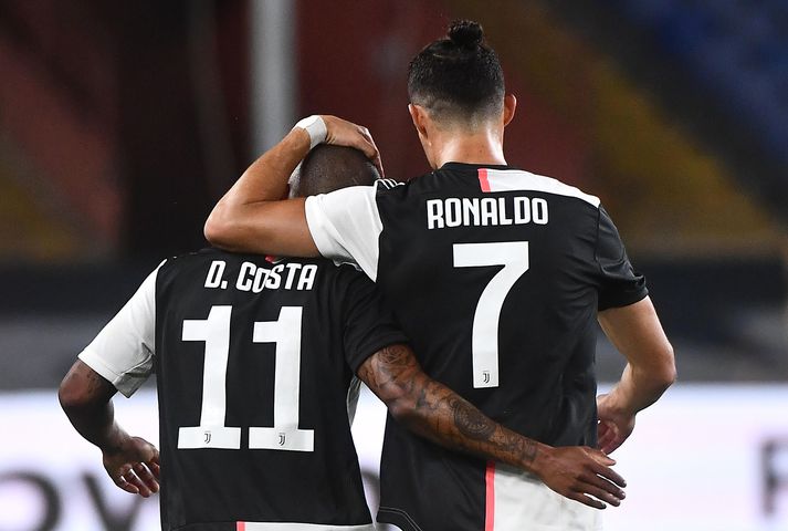 Douglas Costa og Ronaldo.