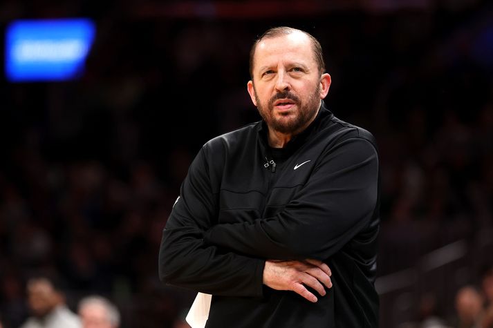 Tom Thibodeau fær ekki að halda áfram með New York Knicks þrátt fyrir að vera með samning til ársins 2028.