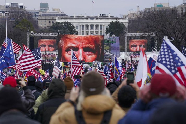 Frá samkomu stuðningsmanna Trumps í aðdraganda árásarinnar á þinghúsið í janúar.