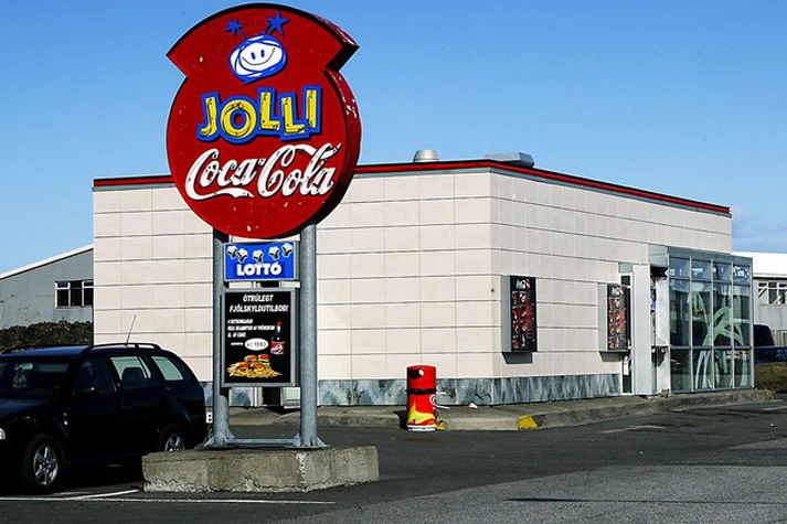 Vinningsmiðinn var keyptur í söluturninum Jolla í Hafnarfirði. Spilarinn keypti miðann fyrir 50 krónur og vann 50 milljónir - sem er ágætt tímakaup.