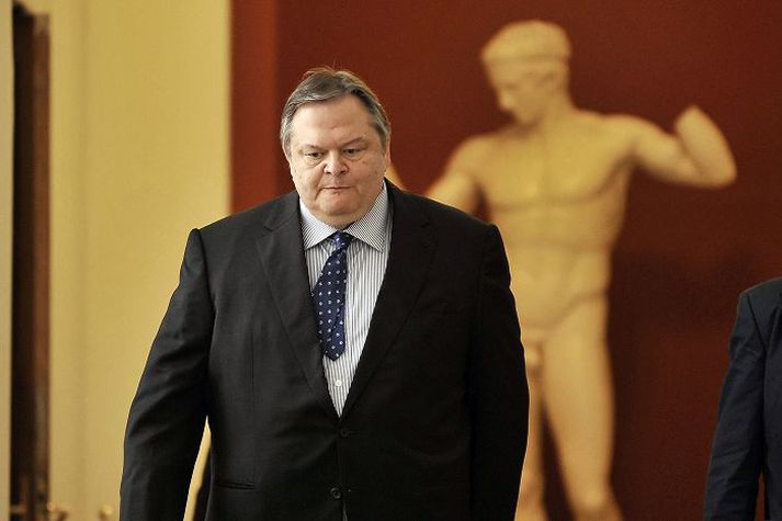 Evangelos Venizelos, leiðtogi Pasok, gekk í gær á fund Antonis Samaras, leiðtoga Nýs lýðræðis.nordicphotos/AFP