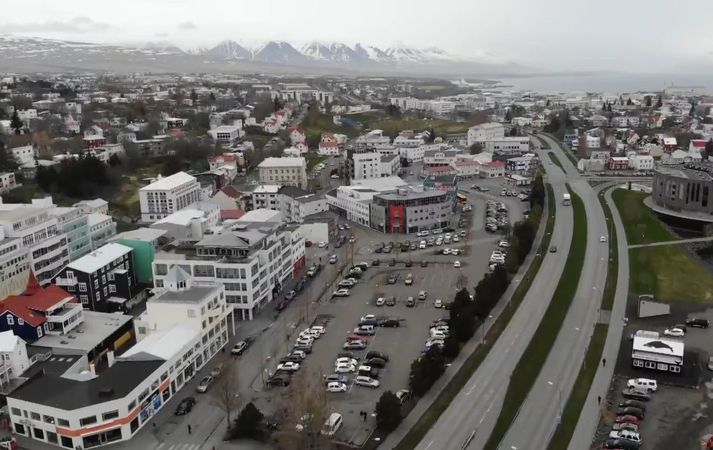 Reiknað er með að uppbyggingin verði hér, á þessum bílastæðum.