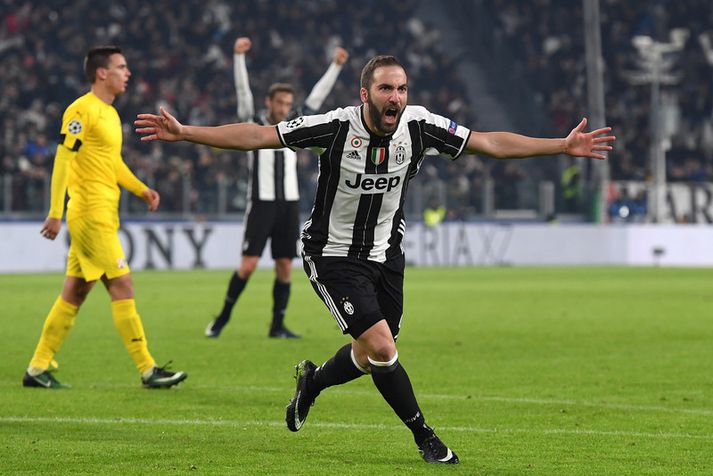 Gonzalo Higuaín fagnar marki sínu í kvöld.