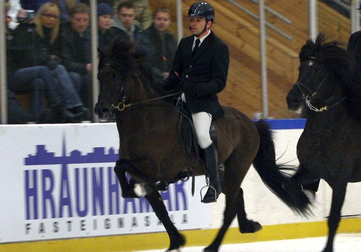 Þorvaldur Þorvaldsson er annar reiðkennaranna sem sýnir Svartni í dag.