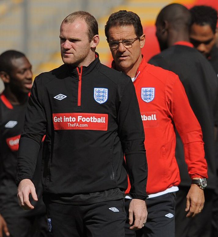 Pressan er á Rooney og Capello.