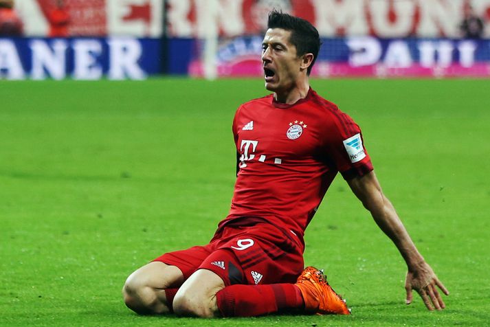 Robert Lewandowski fagnar mark í gærkvöldi. Hann gerði það fimm sinnum.