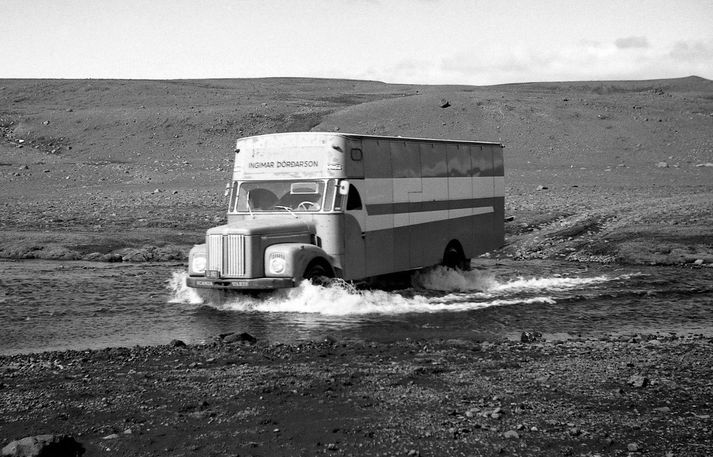 Guðmundur Sveinsson sem lengi ók Fjallkirkjunni fyrir Ingimar Þórðarson tók þessa mynd af bílnum fyrir allmörgum árum.