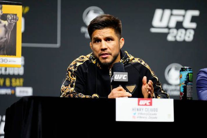 Henry Cejudo á blaðamannafundi fyrir síðasta bardaga. Hann berst næstu helgi gegn Merab Dvalishvili.