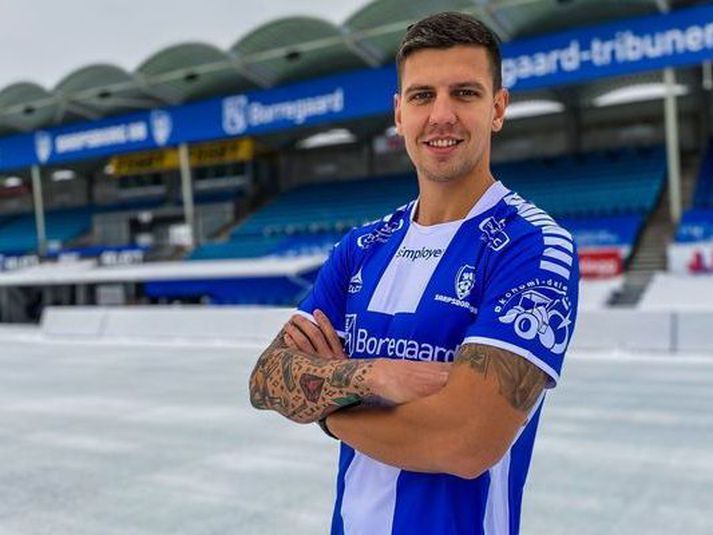 Emil er í láni hjá Sogndal frá Sarpsborg 08.