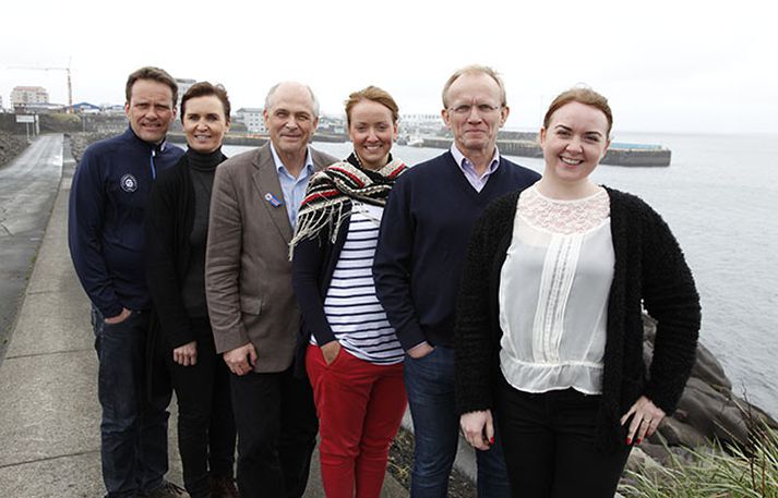 Sex bæjarfulltrúar þrigga flokka, Beinnar leiðar, Frjáls afls og Samfylkingar. F.v.: Friðjón Einarsson, Anna Lóa Ólafsdóttir, Gunnar Þórarinsson, Elín Rós Bjarnadóttir, Guðbrandur Einarsson og Guðný Birna Guðmundsdóttir.