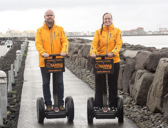 Hjónin Linda Björg Sigurjónsdóttir og Davíð Þór Þorvaldsson reka saman ferðaþjónustufyrirtækið Sway Reykjavík. Þau bjóða upp á ferðir um höfuðborgina á Segway-farartækjum.