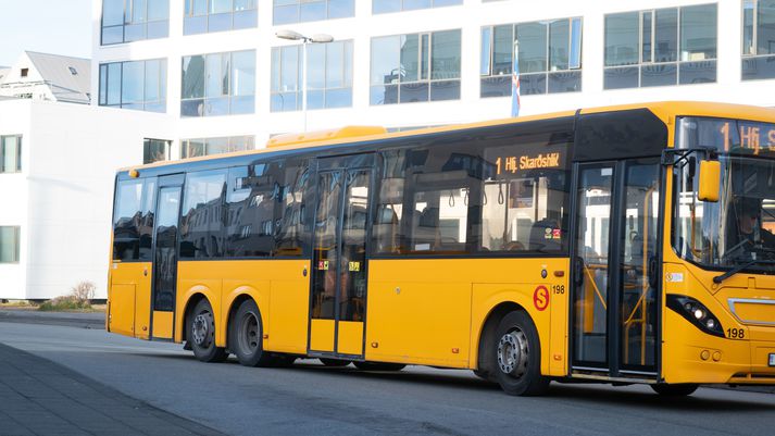 Strætó hætti að bjóða upp á þjónustuna í október á síðasta ári. Nú keyrir næturstrætóinn aðeins innan borgarmarkanna. Myndin er úr safni.