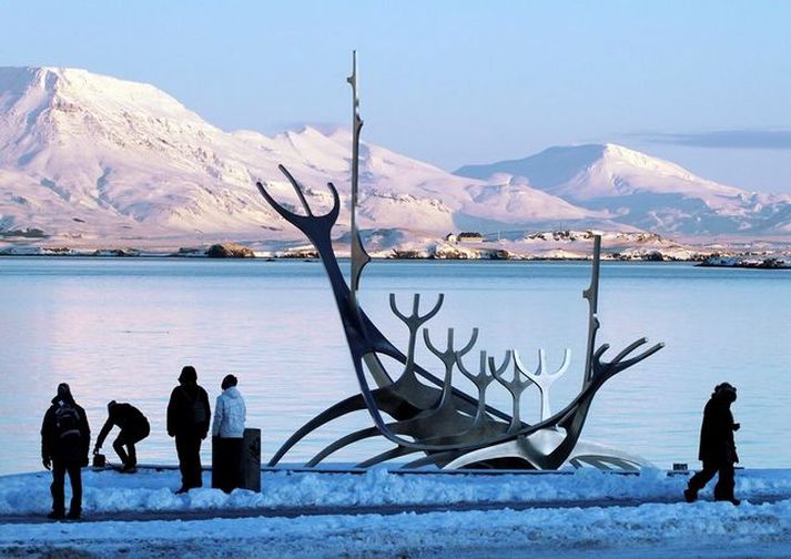 Konan fannst látin um níuleytið á þriðjudagsmorgun. 