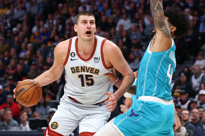 Nikola Jokic fór hamförum gegn Charlotte Hornets.