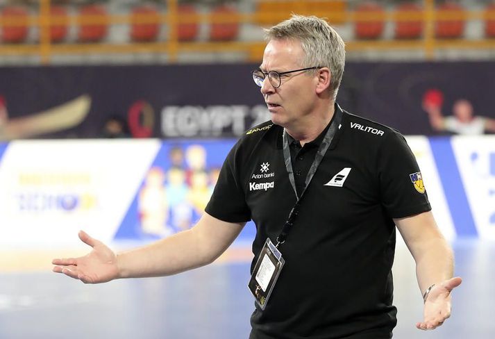 Guðmundur Guðmundsson er afar óhress með dagskrána sem EHF lagði fyrir íslenska landsliðið. Hann hefði frekar kosið að síðustu þrír leikir Íslands yrðu allir leiknir í Ísrael.