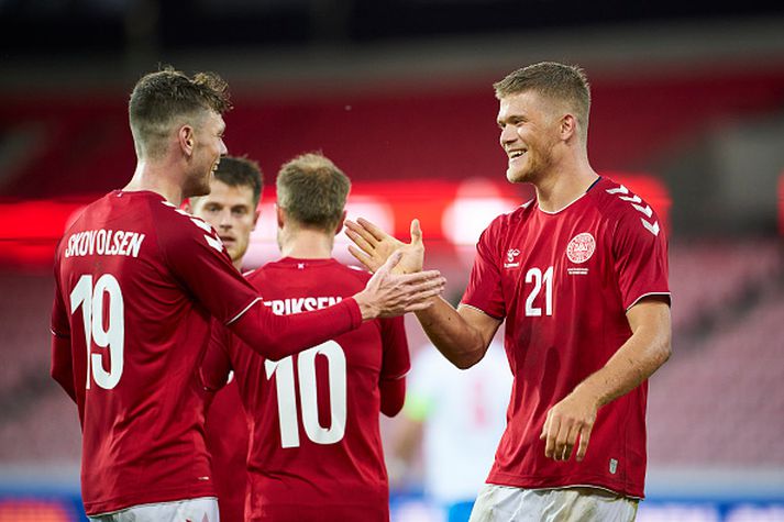 Andreas Cornelius og Andreas Skov Olsen fagna í kvöld.