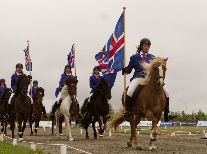 Frá setningarathöfn Landsmóts hestamanna á fimmtudagskvöld.