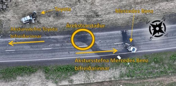 Yfirlitsmynd af slysstaðnum sem sýnir akstursáttir bifreiðanna og staðsetingu eftir slysið.
