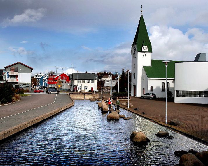 Friðsæll Hafnarfjörður en róstursamara var og vetrarlegra í nótt þegar maður nokkur undir áhrifum lét öllum illum látum.