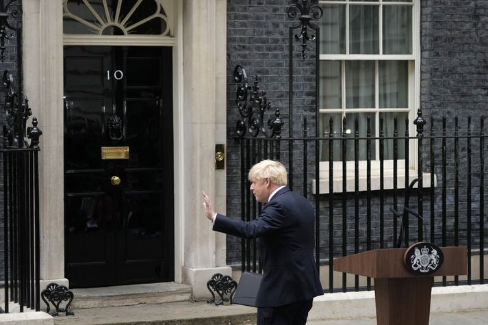 Boris Johnson forsætisráðherra tilkynnti í dag að hann hyggðist starfa áfram sem forsætisráðherra þar til nýr leiðtogi tekur við. 