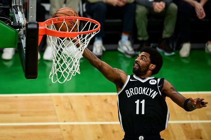 Kyrie Irving hefur ekki látið bólusetja sig. Það gæti kostað hann, í bókstaflegri merkingu.