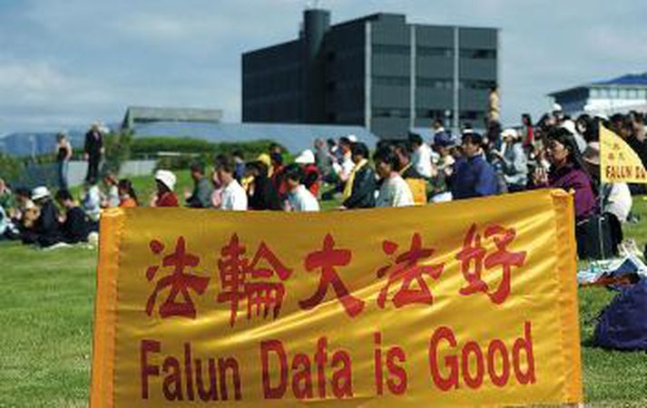 Frá aðgerðum Falung Gong fyrir rúmum þremur árum.
