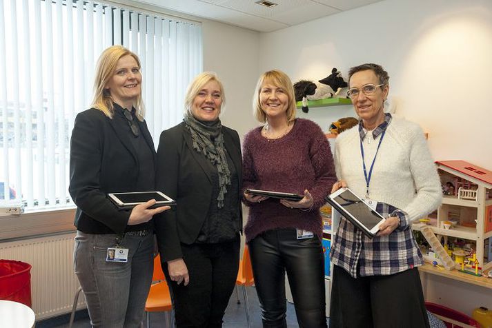 Við afhendingu Guðrún Bryndís Guðmundsdóttir, yfirlæknir BUGL, Dóra Elín Atladóttir, forstöðumaður Vildarbarna Icelandair, Linda Kristmundsdóttir, deildarstjóri göngudeildar BUGL,og Vilborg G. Guðnadóttir,deildarstjóri legudeildar BUGL.