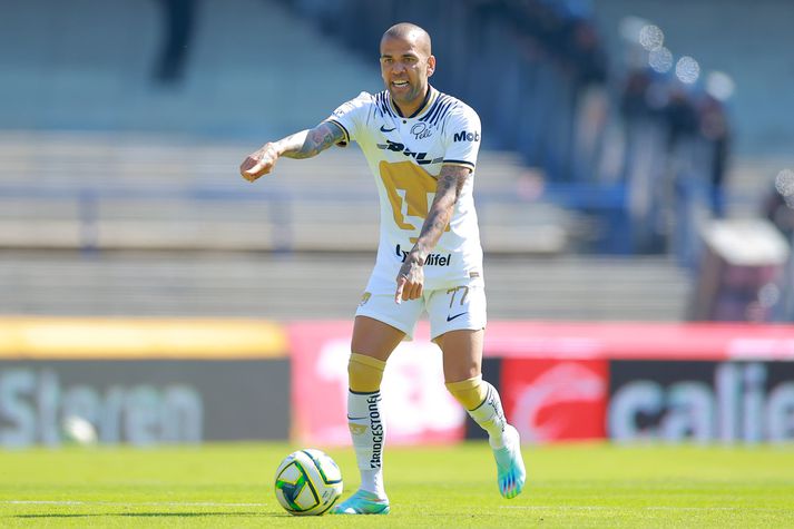 Dani Alves lék síðast með Pumas UNAM í Mexíkó.