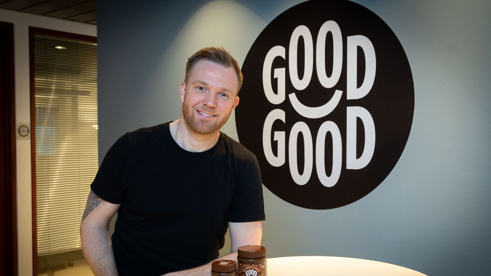 Færa niður verð­miðann á Good Good um nærri helming
