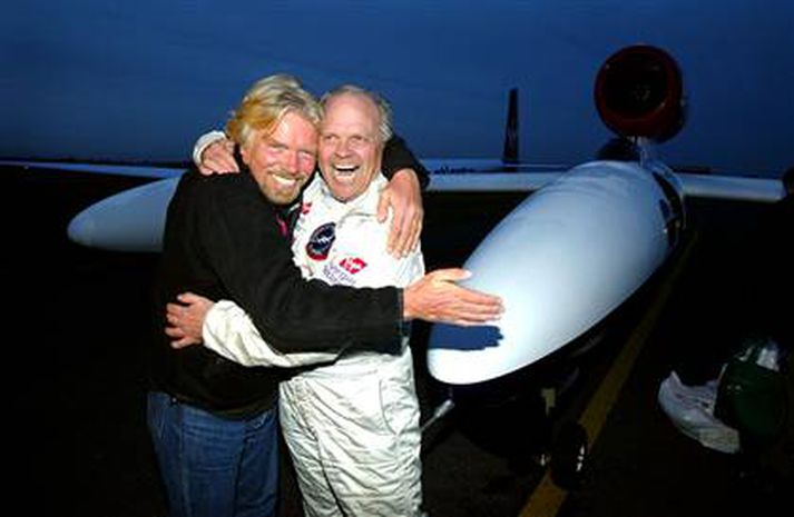 Steve Fossett (tv) ásamt vini sínum breska auðkýfingnum Richard Branson.