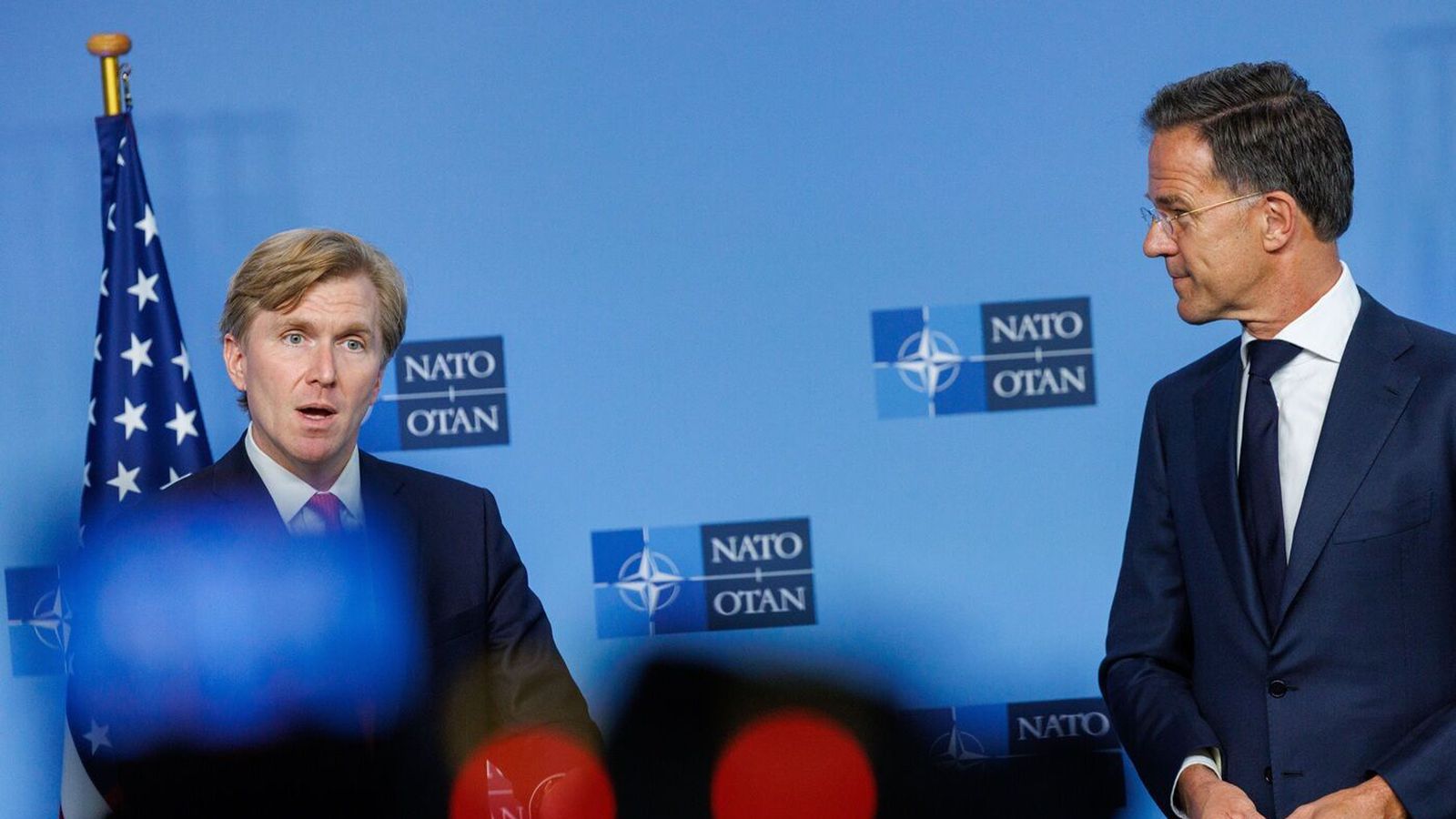 Snið­ganga banda­menn á NATO-fundum