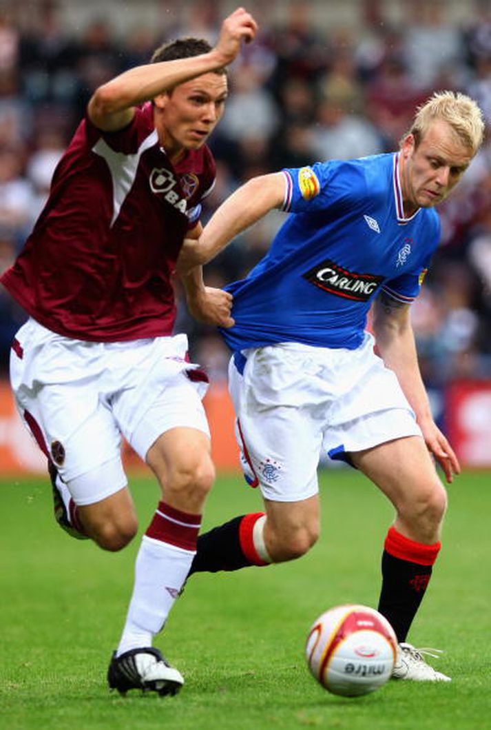 Eggert í leik með Hearts gegn nýkringdum meisturum í Rangers.