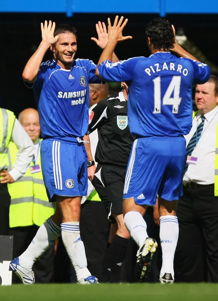 Lampard fagnar sigurmarki Chelsea.
