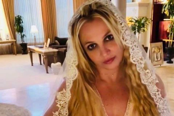 Insta­gram reikningi Brit­n­ey lokað eftir há­værar sam­særis­kenningar