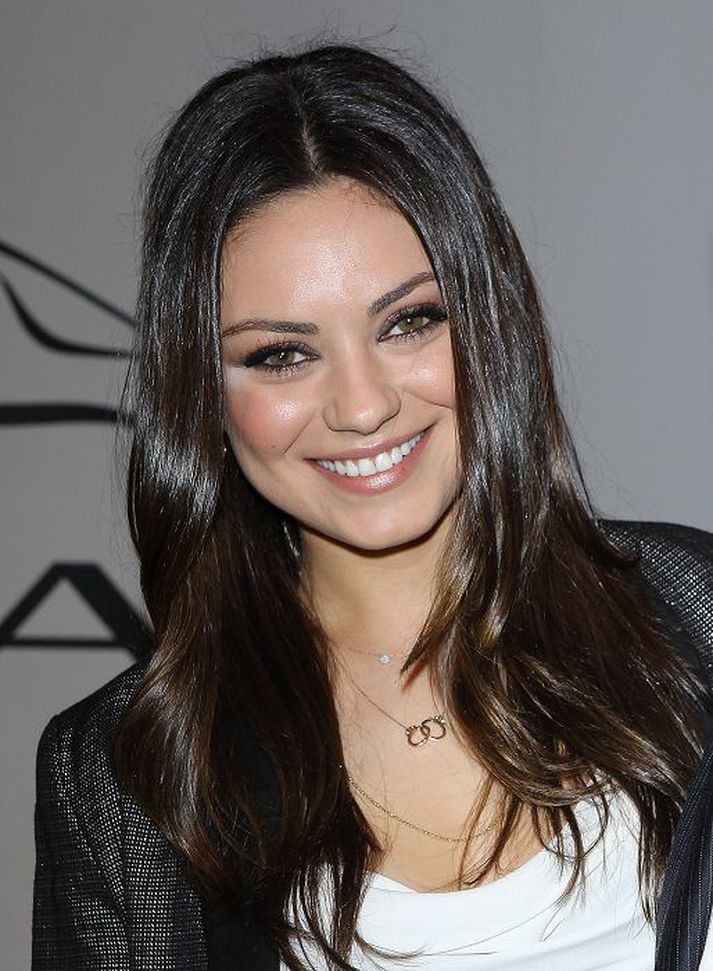 Leikkonan Mila Kunis vill heldur eyða helgunum sínum heima en á skemmtistöðum.