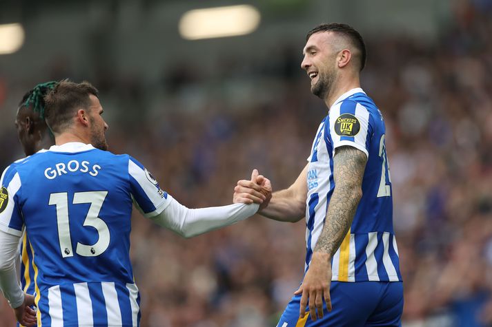 Shane Duffy fagnar marki sínu með liðsfélaga sínu Pascal Gross.