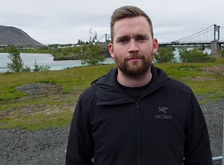 Sveinn Ægir Birgisson, formaður bæjarráðs Árborgar, sem hvetur ökumenn til að fara þrengslin og yfir Óseyrarbrú til að losna við langa biðröð við Ölfusárbrú, ekki síst á álagstíma fyrir helgar.