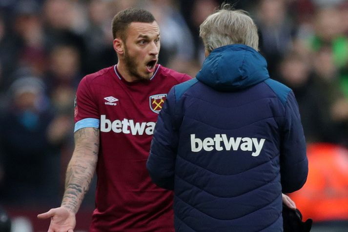 Marko Arnautovic var ekki sáttur þegar Manuel Pellegrini tók hann af velli í bikarleik á móti Birmingham á dögunum.