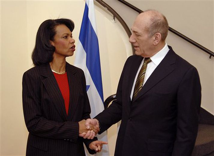 Mynd sem tekin var af Condoleezzu Rice og Ehud Olmert fyrir fund þeirra í morgun.