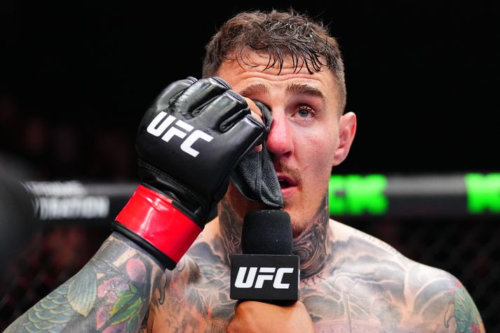 Tom Aspinall er enn að glíma við afleiðingar þess að potað var í bæði augun hans í síðasta bardaga.