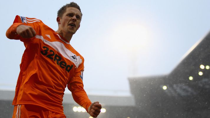 Gylfi Þór verður í símaviiðtali í nýjum boltaþætti sem er á dagskrá alla virka daga á X-inu 977 á milli 11-12.