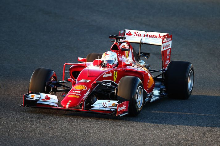 Vettel var fljótastur á æfingum dagsins á Ferrari fák sínum.