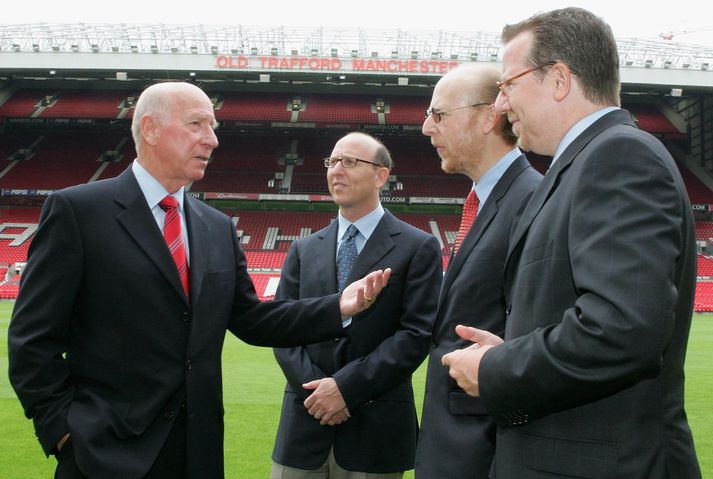 Sir Bobby Charlton ásamt meðlimum Glazer-fjölskyldunnar.