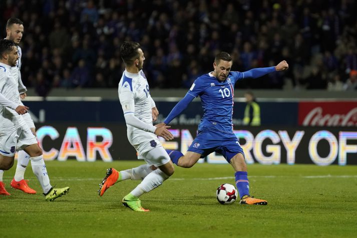 Gylfi Þór Sigurðsson skorar hér markið sitt.