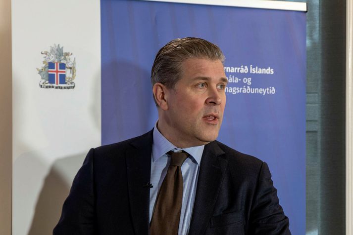 Faðir Bjarna Benediktssonar fjármálaráðherra er einn þeirra sem keypti hlut í bankanum.