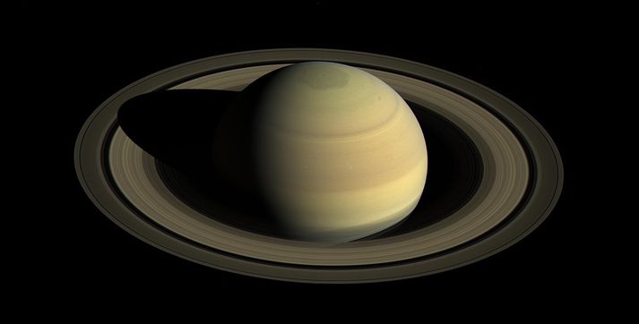 Geimfarið Cassini tók þessa mynd af Satúrnusi og hringjum hans í apríl árið 2016.