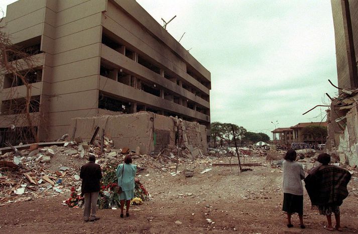 244 létust og rúmlega fimm þúsund manns særðust í hryðjuverkaárásunum á bandarísku sendiráðin í Nairobi og Tansaníu árið 1998.